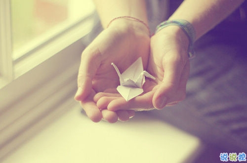 簡(jiǎn)簡(jiǎn)單單很干凈的愛(ài)情說(shuō)說(shuō)帶圖片 該留下來(lái)的人總會(huì)一直在的5