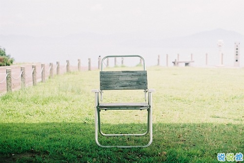 有些傷感的關(guān)于人生和成長的說說帶圖片 生活的本質(zhì)就是離別12