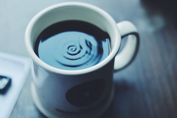 關(guān)于人生的很現(xiàn)實(shí)的哲理說(shuō)說(shuō)帶圖片 時(shí)間奪去了我們輕狂的眼神卻給了我們嘴角上揚(yáng)的資本5