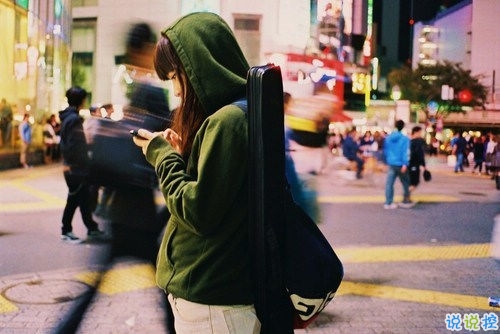 女生個性說說經(jīng)典霸氣帶圖片 知道自己不討喜那就乖一點12