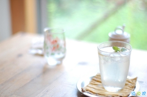 心碎到不敢流淚的傷感說說帶圖片 特別難過想哭的傷感說說201813