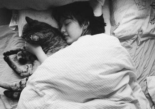 在你睡前必須要做的一件事搞笑說(shuō)說(shuō)大全1