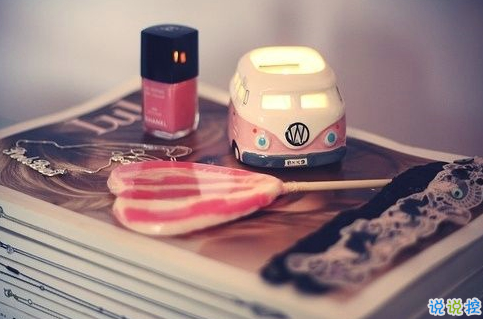 有趣的搞笑說說短語適合00后：建議你換一換，你的女友很平凡1