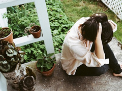 流淚走過人生之路的經(jīng)典說說 很經(jīng)典很現(xiàn)實(shí)的生活說說大全