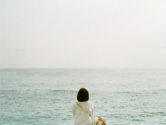 給女孩發(fā)的日常朋友圈經(jīng)典說說 道理都懂就是過不好的經(jīng)典說說