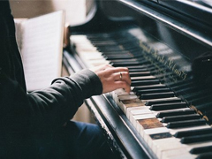 可以發(fā)朋友圈的關于他不愛我的單相思傷感說說