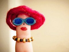 2017經(jīng)典搞笑說說：孤男寡女時，女生說好冷是一種耍流氓的行為