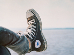 睡前一條朋友圈的經(jīng)典說(shuō)說(shuō)帶圖片 比愛更深刻經(jīng)典說(shuō)說(shuō)