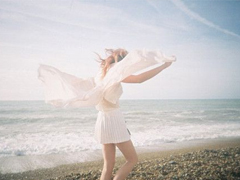 關(guān)于青春人生成長(zhǎng)的經(jīng)典哲理說(shuō)說(shuō)帶圖片 生活不只眼前的茍且還有詩(shī)和遠(yuǎn)方的田野