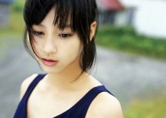 暗戀的說說帶圖片：我暗戀的人昨天換了發(fā)型，頓時覺得我變心了