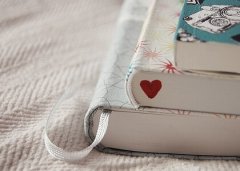 微博說說帶圖片：比起天黑和鬼，我更怕你的心酸皺眉