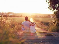 微信說(shuō)說(shuō)帶圖片：這個(gè)世界，看你二的人很多，陪你二的人很少