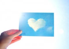 配圖片的心情短語：最怕自己給出去的是心，別人還回來的卻是刀子