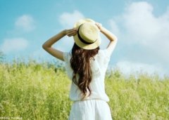 配圖片的說(shuō)說(shuō)：與其在別人的世界里跑龍?zhí)祝蝗缱鲎罹实淖约? / data-so8i=