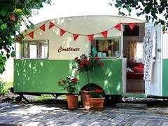 適合喜歡一個(gè)人時(shí)發(fā)的甜蜜愛情說說帶圖片 ?有你有我有吃的就又是美好的一天