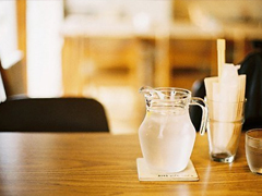 關(guān)于生活的經(jīng)典心靈雞湯英文說(shuō)說(shuō)帶圖片 Life lifts you over the bar.