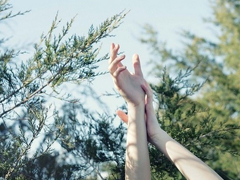 分手后的心酸難過(guò)傷感圖片說(shuō)說(shuō) 關(guān)于愛(ài)情我們誰(shuí)都沒(méi)有錯(cuò)