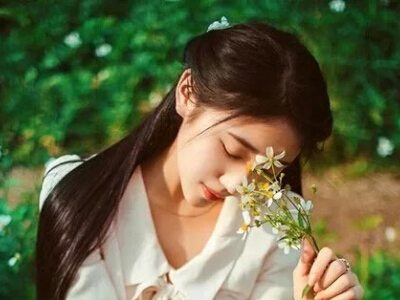 愛情說說帶圖片：我飲過最濃烈的酒，是你低著頭噙著笑的溫柔