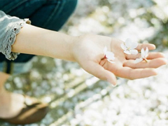 比較有詩(shī)意的愛(ài)情說(shuō)說(shuō)帶點(diǎn)傷感 傷感句子合集能走入女孩子內(nèi)心