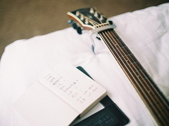 世界上最悲傷的句子帶圖片 等待你的關心等到我關上了心