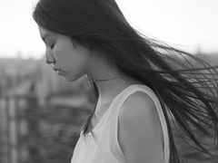 一個(gè)人獨(dú)處時(shí)候的孤獨(dú)是什么感覺呢？