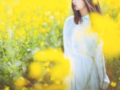 帶圖片的傷感說說：我把你當(dāng)作唯一，你卻把我當(dāng)作其中之一