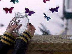 帶圖片的傷感說說：枕邊人不是心上人，心上人只是夢中人