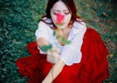 有個(gè)性的說(shuō)說(shuō)圖片：談一場(chǎng)錯(cuò)誤的戀愛就像尿床，暖一時(shí)，涼一被子