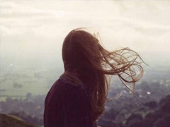 每一句都令人心痛的傷感句子 被愛(ài)情打敗傷心的句子大全