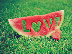 情侶間高調(diào)秀恩愛的肉麻句子 很甜很膩的愛情說說超幸福