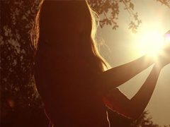 眼前人是心上人的關(guān)于感情的經(jīng)典句子 一句話觸動(dòng)你內(nèi)心的愛(ài)情句子大全