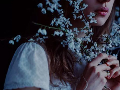 喜歡一個人卻不能在一起的句子 女生默默喜歡一個人卻不能表白的句子