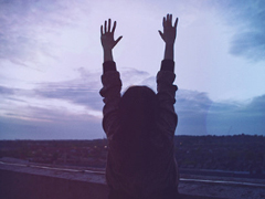 男生無奈心煩的心情短語 心情不好感到悲傷的男生說說