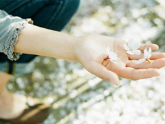 感到孤獨(dú)想哭的說(shuō)說(shuō) 讓你忍不住掉淚的傷感說(shuō)說(shuō)