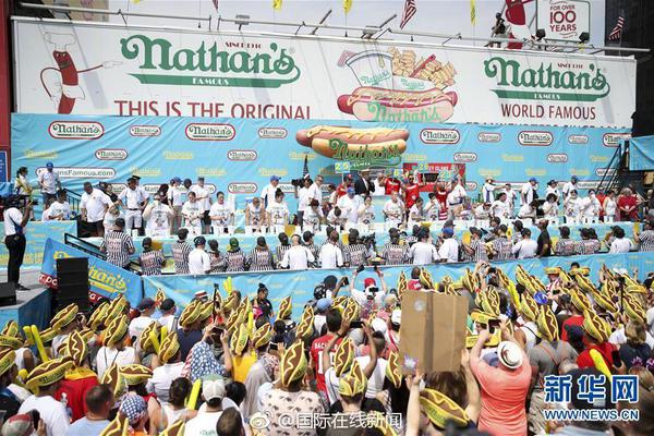 《天津高》?！肮婕小遍_(kāi)進(jìn)寧河 62家展位“擺攤”送服務(wù)