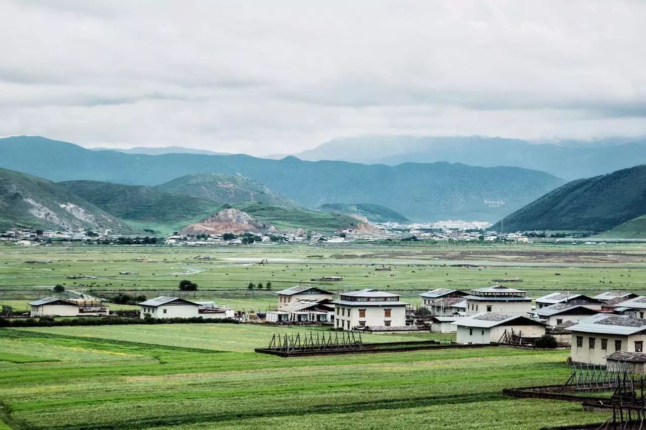 香格里拉薩洛頤度假酒店，以上帝視角看納帕海