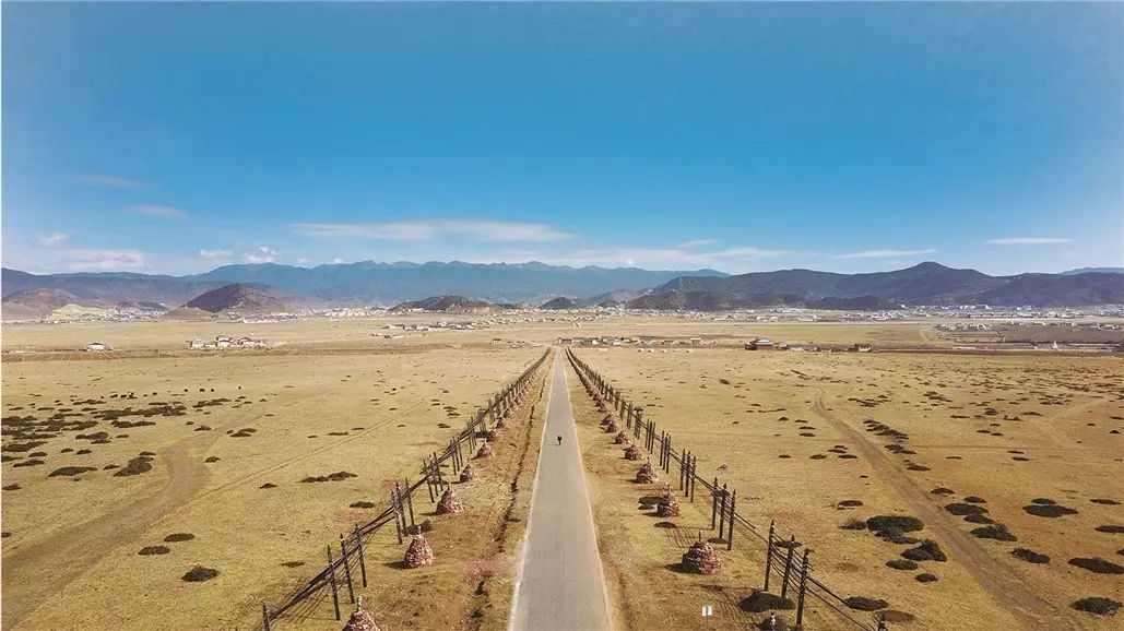 香格里拉薩洛頤度假酒店，以上帝視角看納帕海