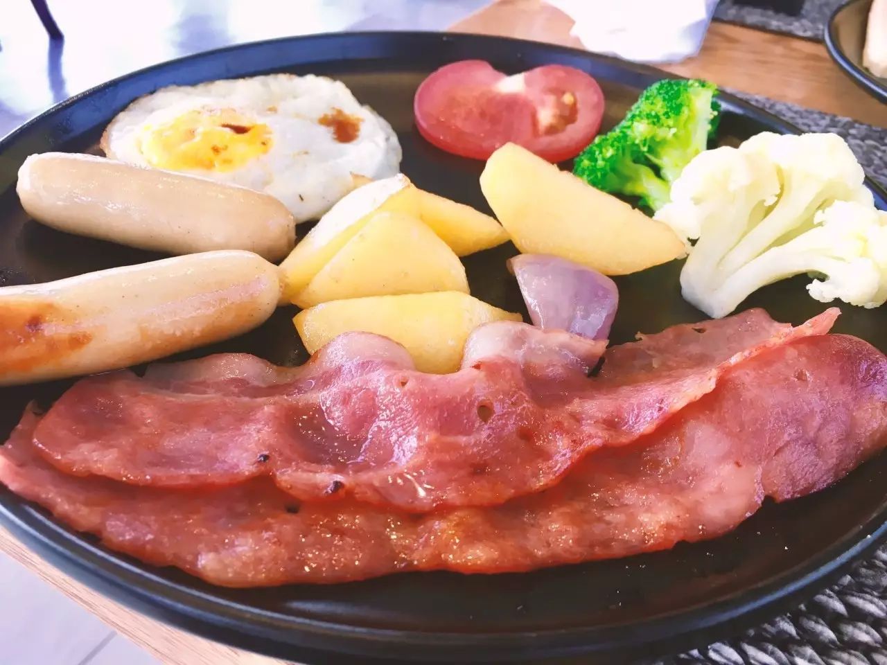 香格里拉薩洛頤度假酒店，以上帝視角看納帕海