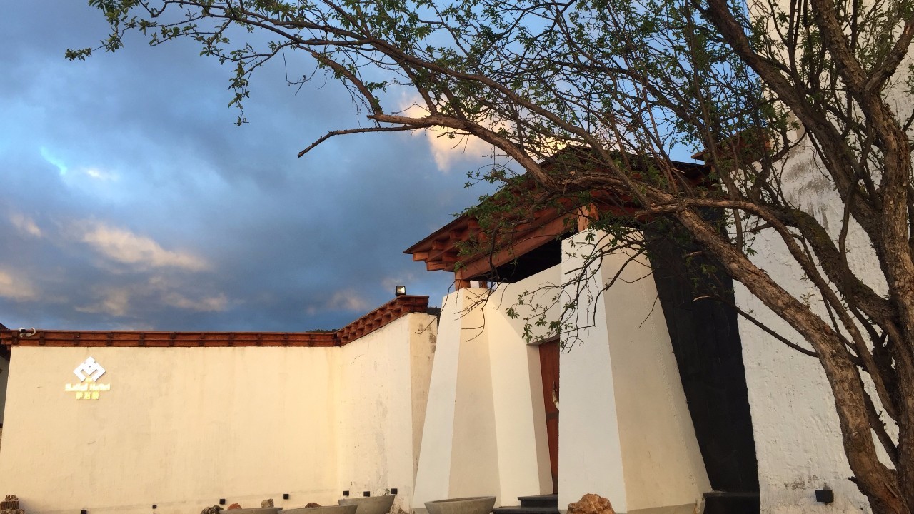 香格里拉薩洛頤度假酒店，以上帝視角看納帕海