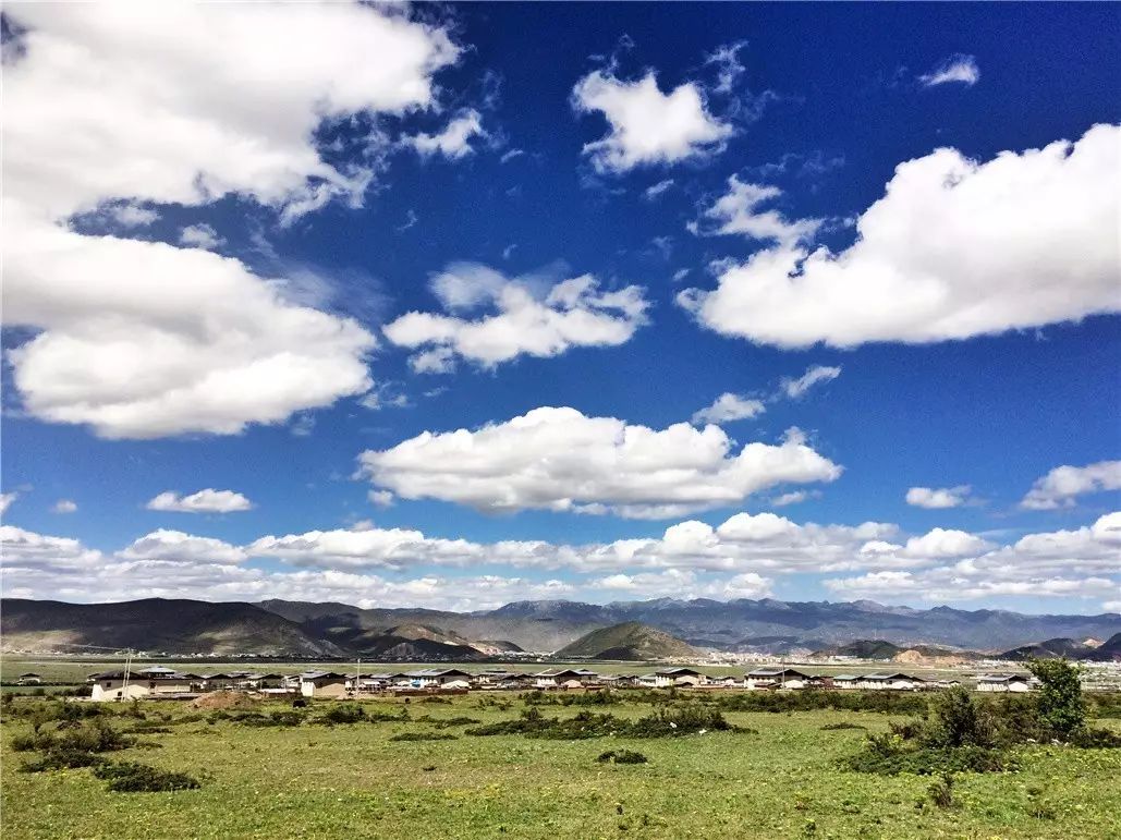 香格里拉薩洛頤度假酒店，以上帝視角看納帕海