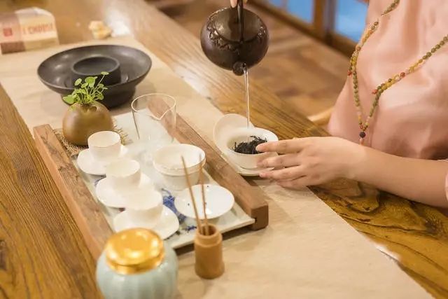 烏龍先生，用心做好茶發(fā)揚(yáng)博大精深的茶文化