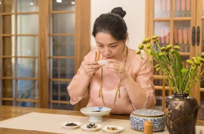 烏龍先生，用心做好茶發(fā)揚(yáng)博大精深的茶文化