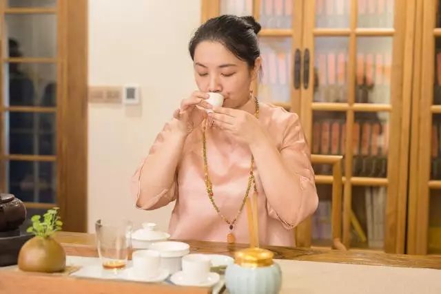 烏龍先生，用心做好茶發(fā)揚(yáng)博大精深的茶文化