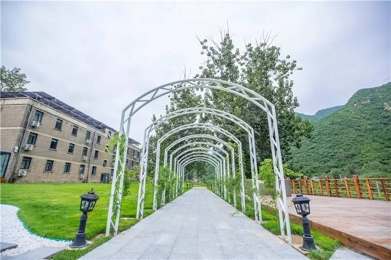 北京金岳臺溫泉酒店，承載著上個世紀的老磚樓