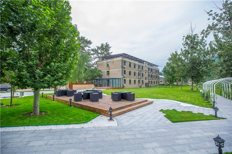 北京金岳臺(tái)溫泉酒店，承載著上個(gè)世紀(jì)的老磚樓