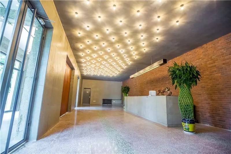 北京金岳臺(tái)溫泉酒店，承載著上個(gè)世紀(jì)的老磚樓