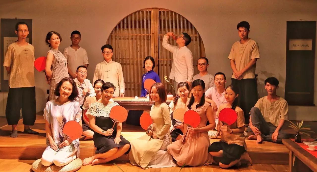 塘棲古鎮(zhèn)小茶姑娘，古鎮(zhèn)溪邊沐浴清風(fēng)滌蕩心靈