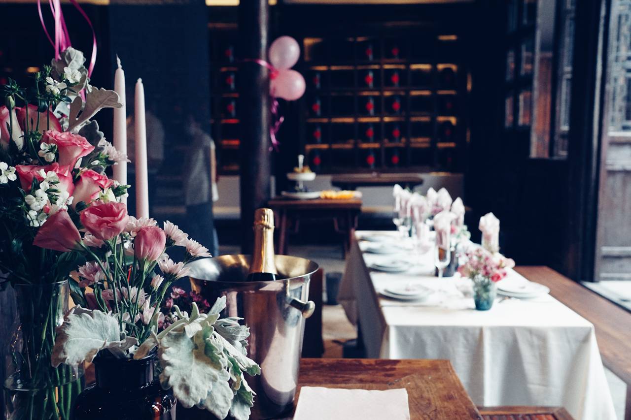 塘棲古鎮(zhèn)小茶姑娘，古鎮(zhèn)溪邊沐浴清風(fēng)滌蕩心靈