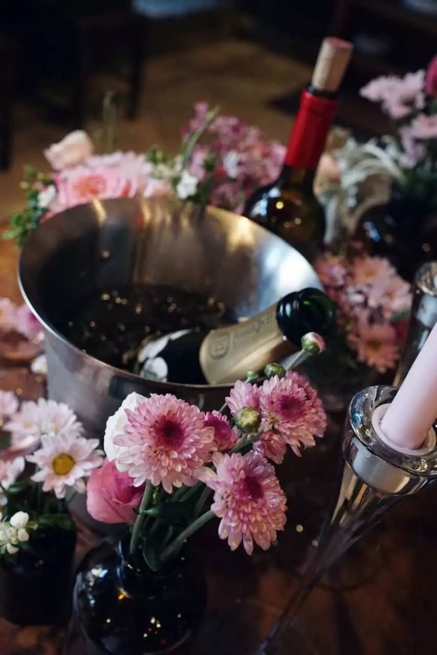 塘棲古鎮(zhèn)小茶姑娘，古鎮(zhèn)溪邊沐浴清風(fēng)滌蕩心靈