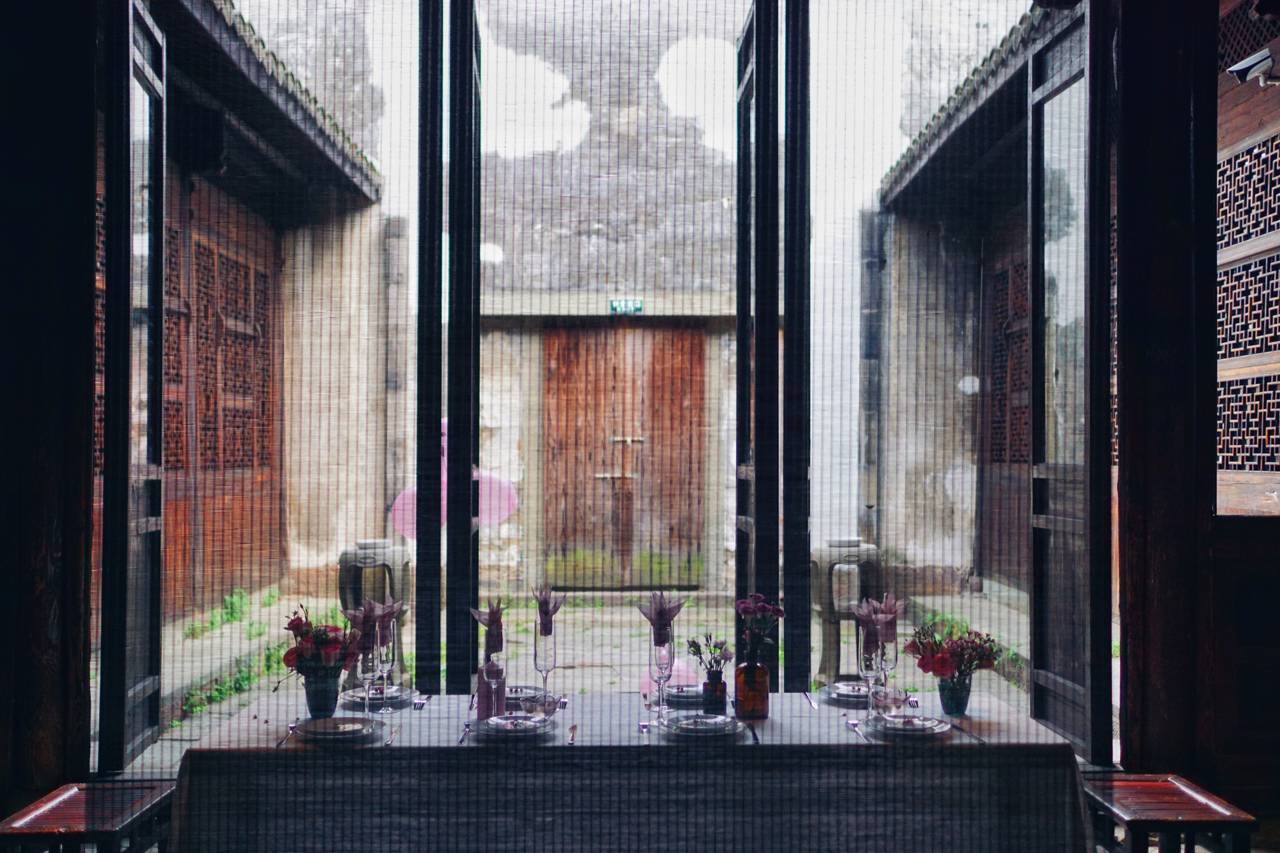 塘棲古鎮(zhèn)小茶姑娘，古鎮(zhèn)溪邊沐浴清風(fēng)滌蕩心靈